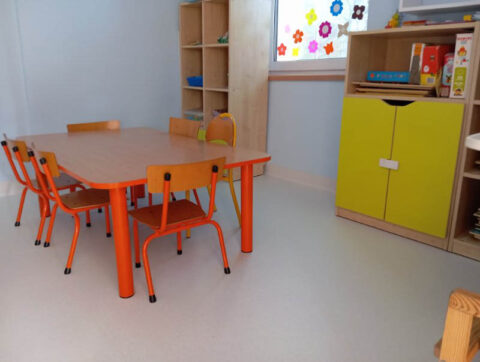 montaż profesjonalnych nawierzchni podłogowych w placówce żłobkowej,