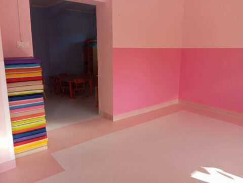 montaż profesjonalnych nawierzchni podłogowych w placówce żłobkowej,